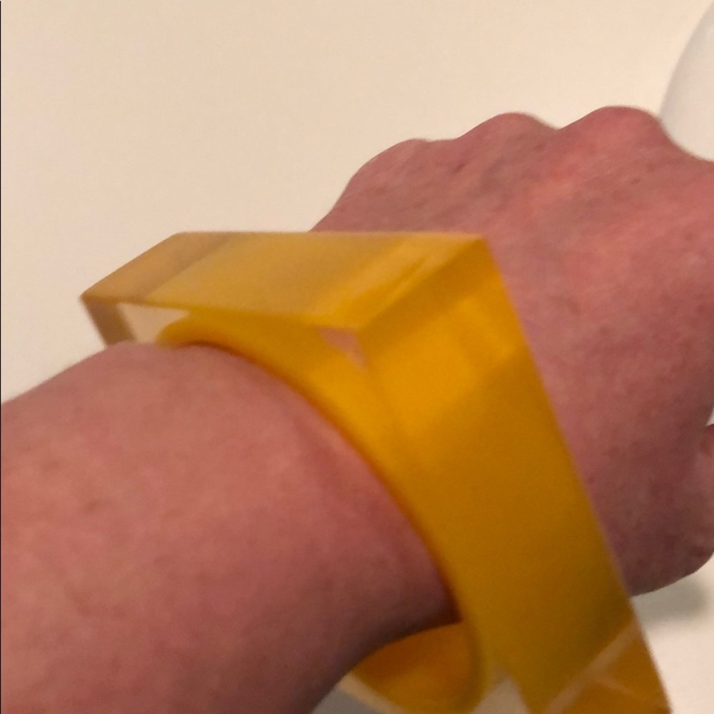 NORDSTROM LUCITE YELLOW GOLD BRACELET - Picture 6 of 6